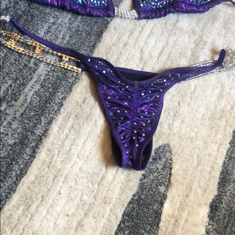 Competition Bikini - Picture 2 of 7